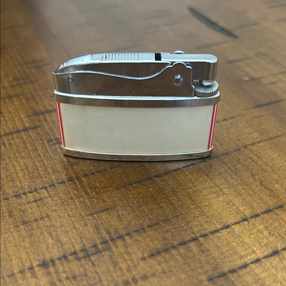 Vintage Red and Silver TWA Lighter - Picture 2 of 3